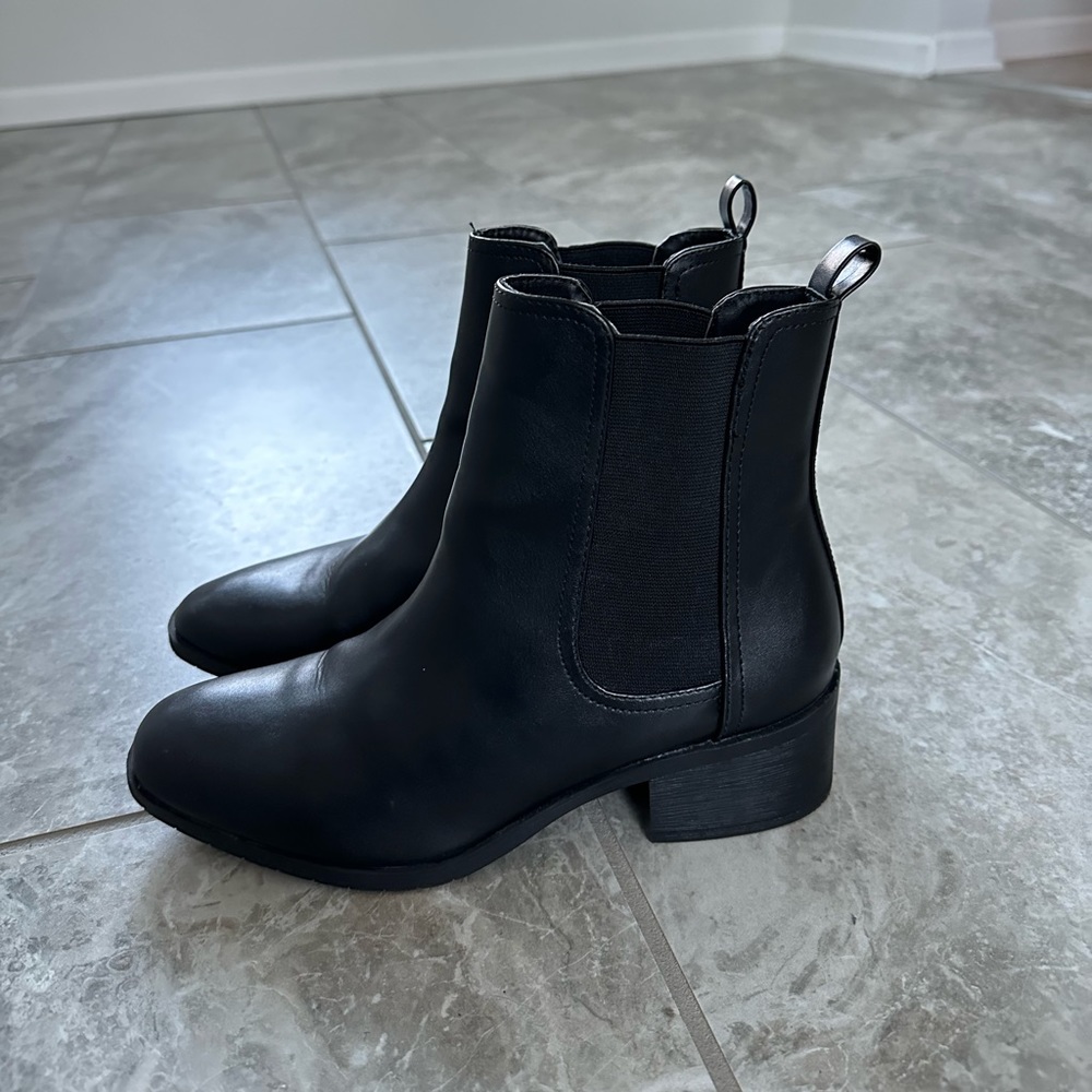 Kenneth Cole reaction black Chelsea boots